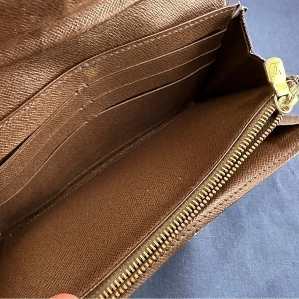 AUTHENTIC Louis Vuitton wallet. Damier Graphite Canvas.